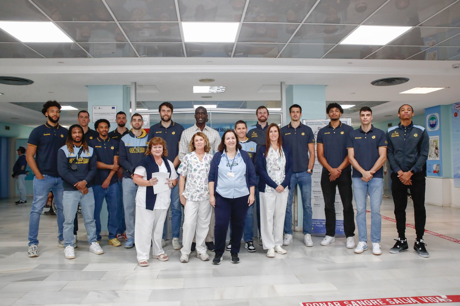Visita a Dreamland Gran Canaria llena de sonrisas en Hospital de Maternidad e Infancia de Canarias