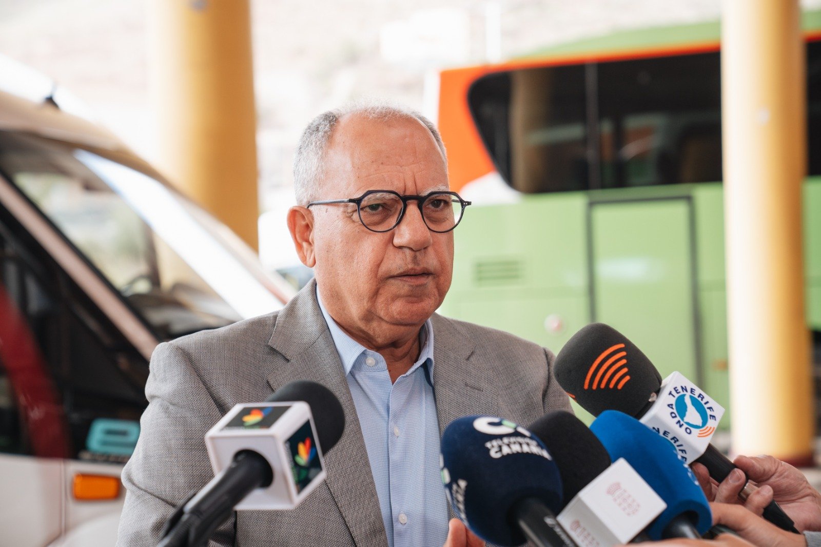 Curbelo promete transporte público terrestre gratuito en La Gomera