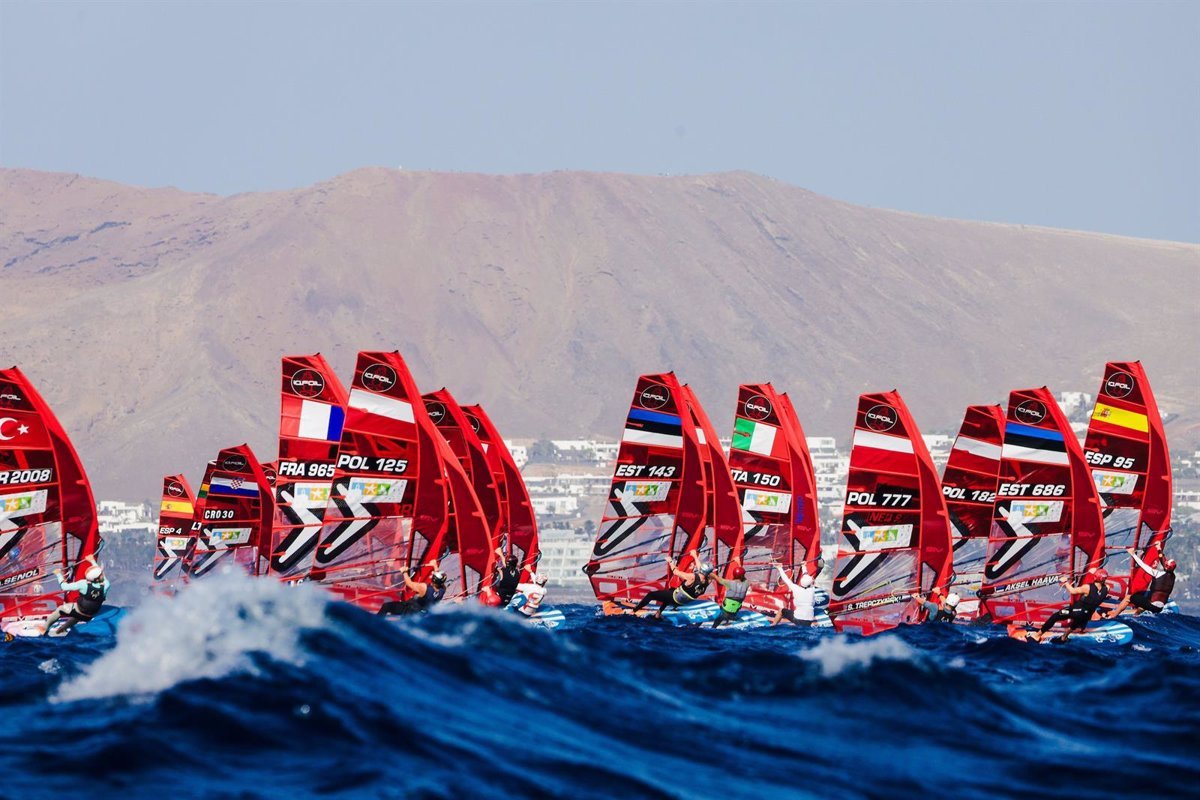 El liderazgo de Nacho Baltasar en Lanzarote IQFoil Games se ve amenazado.