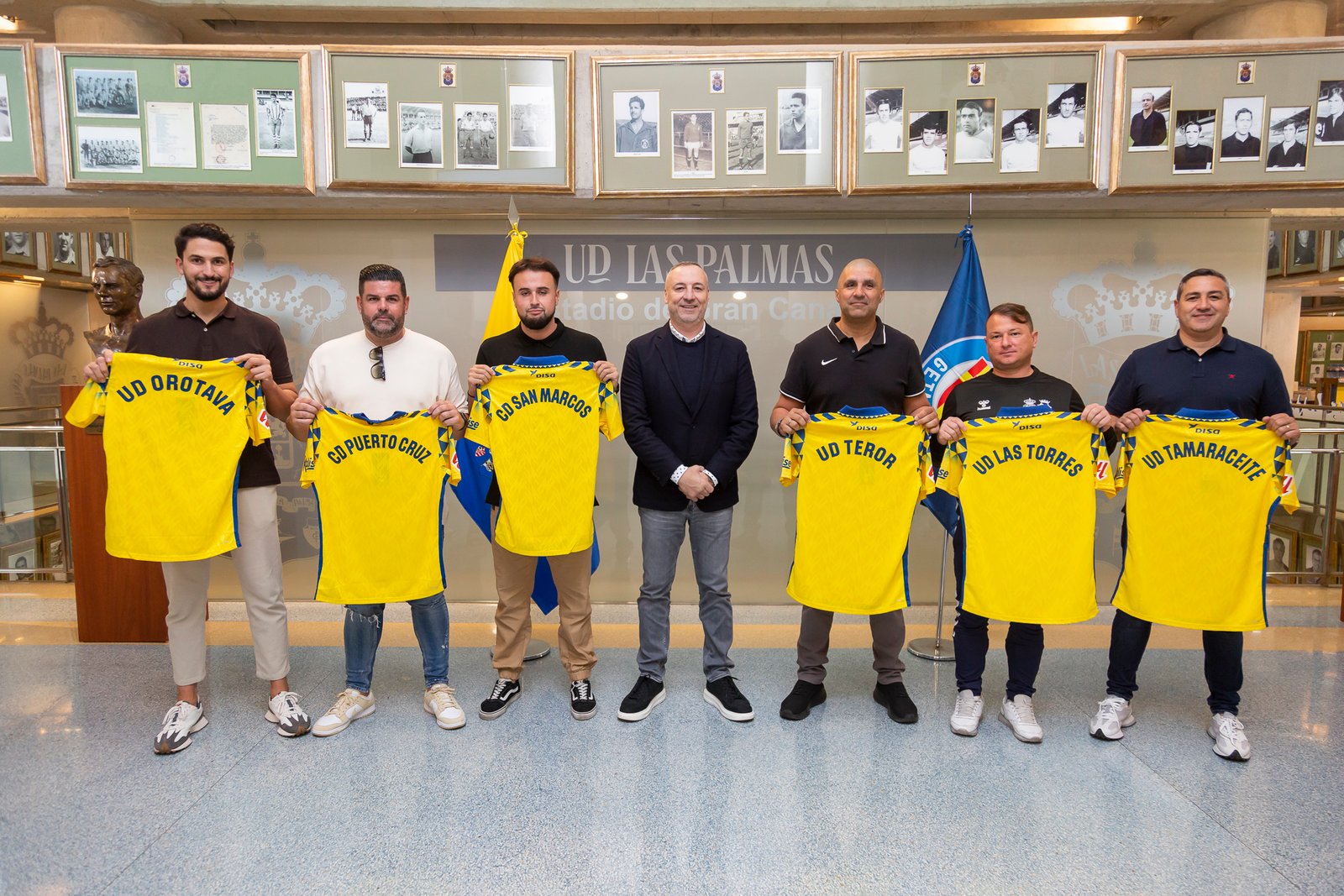 Representantes de clubes y presidentes asisten al partido Getafe CF vs UD Las Palmas
