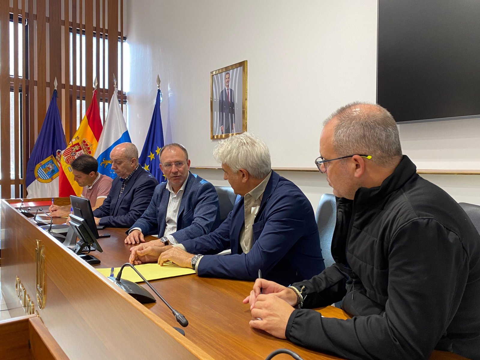 Trabajo conjunto para solucionar problema del oleoducto en Tajogaite