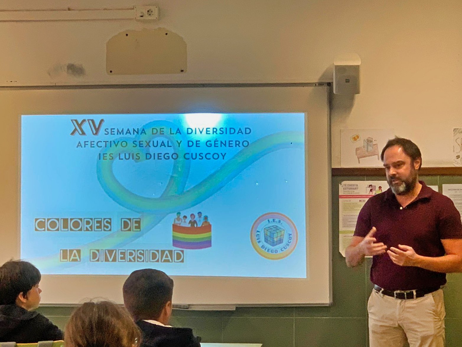 El Departamento de Educación de la Ciudad de Arona colabora en la semana de diversidad afectiva sexual y de género en el IES Luis Diego Cusco.