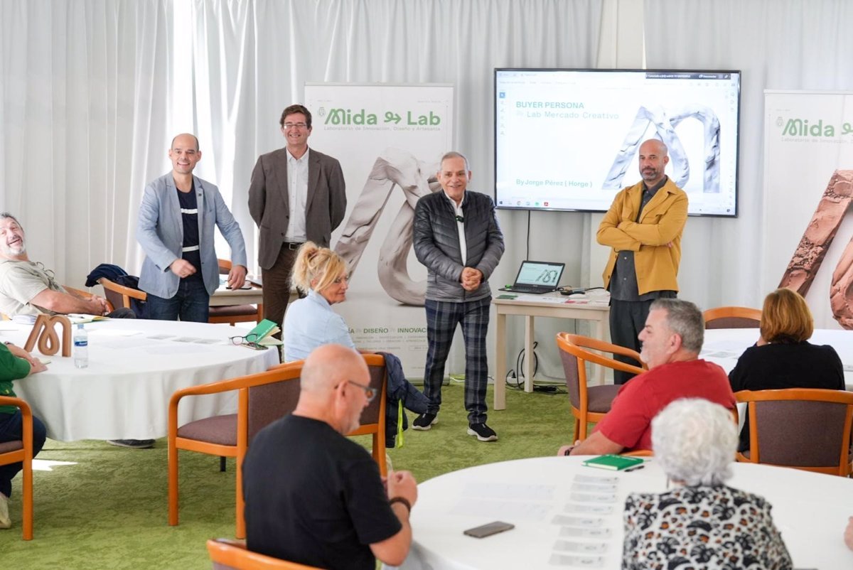 El Cabildo de Tenerife desarrolla el primer laboratorio creativo de diseño y artesanía en la isla.