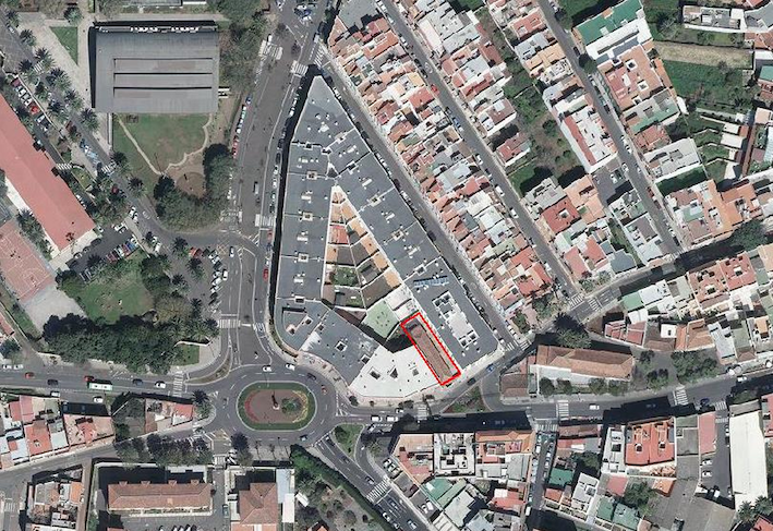 La protección del número 100 de la avenida Lucas Vega en La Laguna.