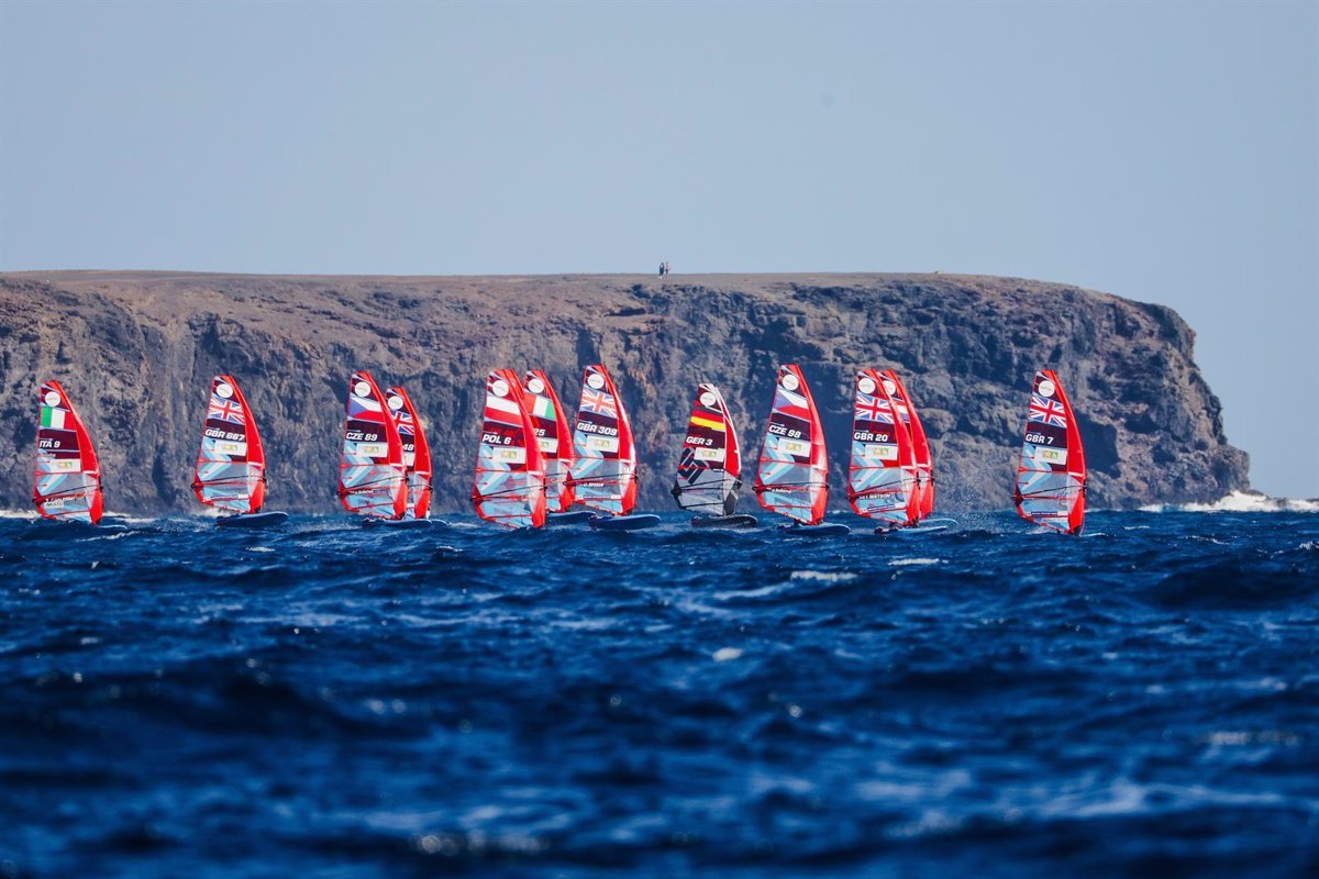 Nacho Baltasar avanza a las semifinales en Lanzarote IQFoil