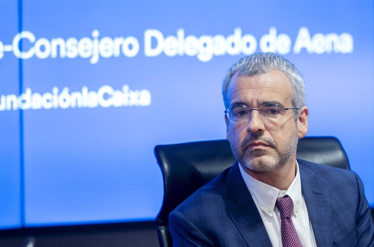 Reunión de Lucena (Aena) con Clavijo y Dávila para plan de inversión en aeropuertos de Canary.