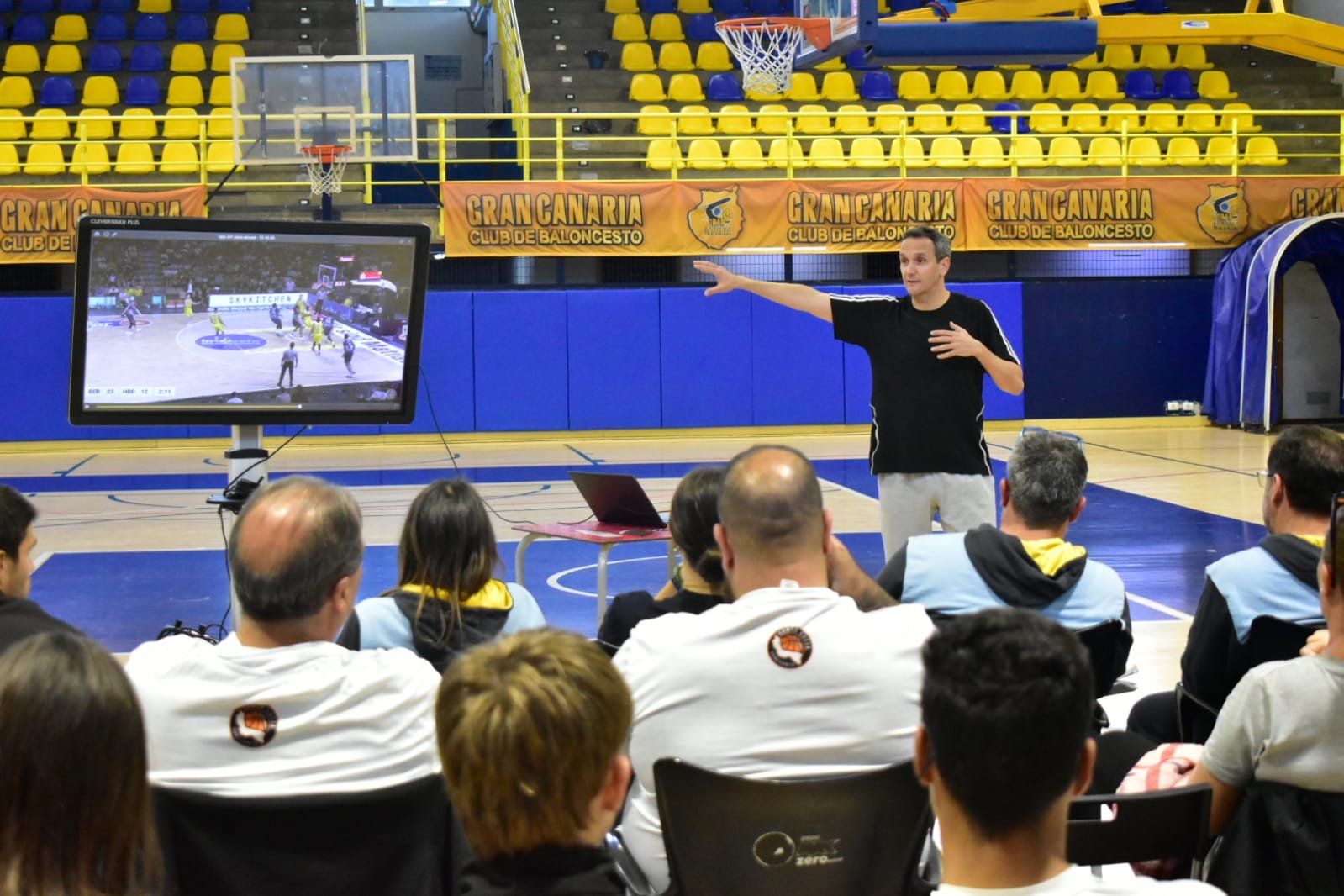 Gran Canaria y Carlos Frade Basketball Club unen fuerzas en entrenamiento de entrenadores.