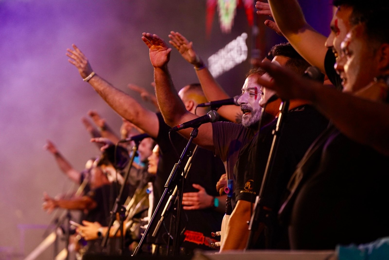 El Carnaval Internacional de Los Cristianos se llena de humor e ironía con el Encuentro de Murgas en el 2025