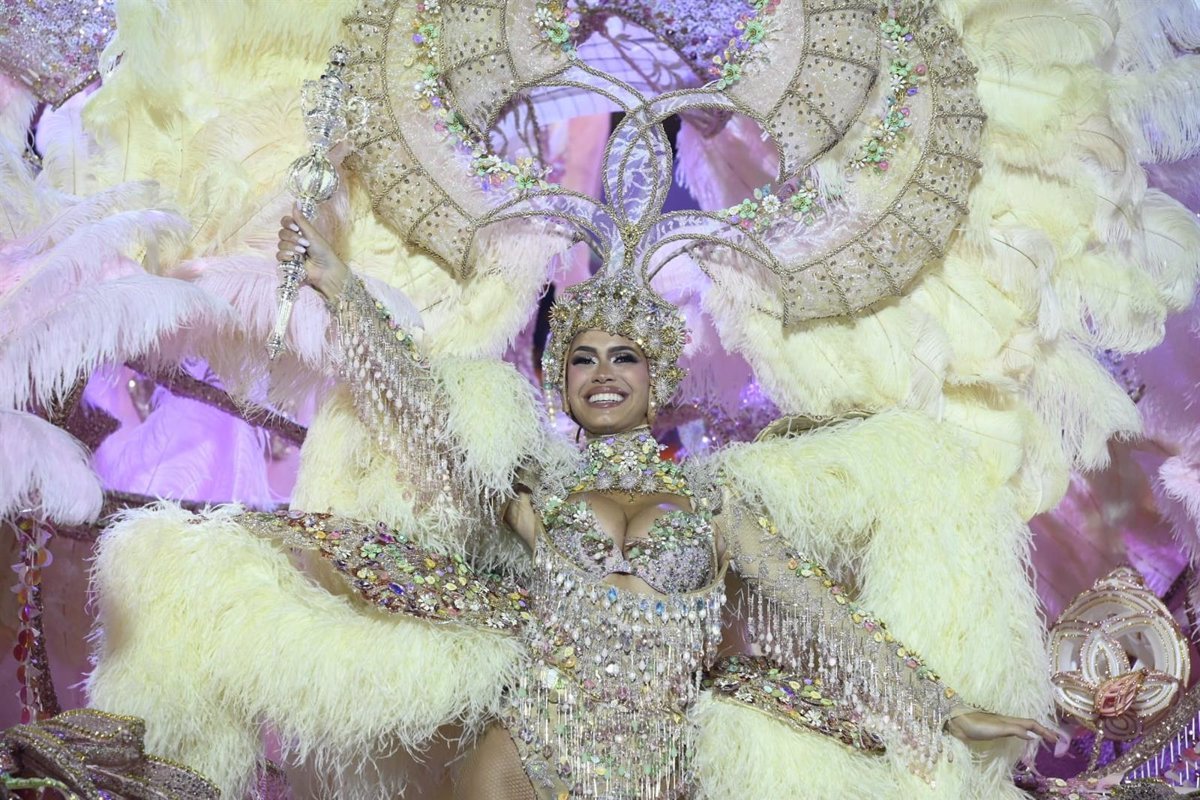 Coral Gutiérrez, Reina del Carnaval de Las Palmas de Gran Canaria 2025 con la fantasía ‘Bohemia’