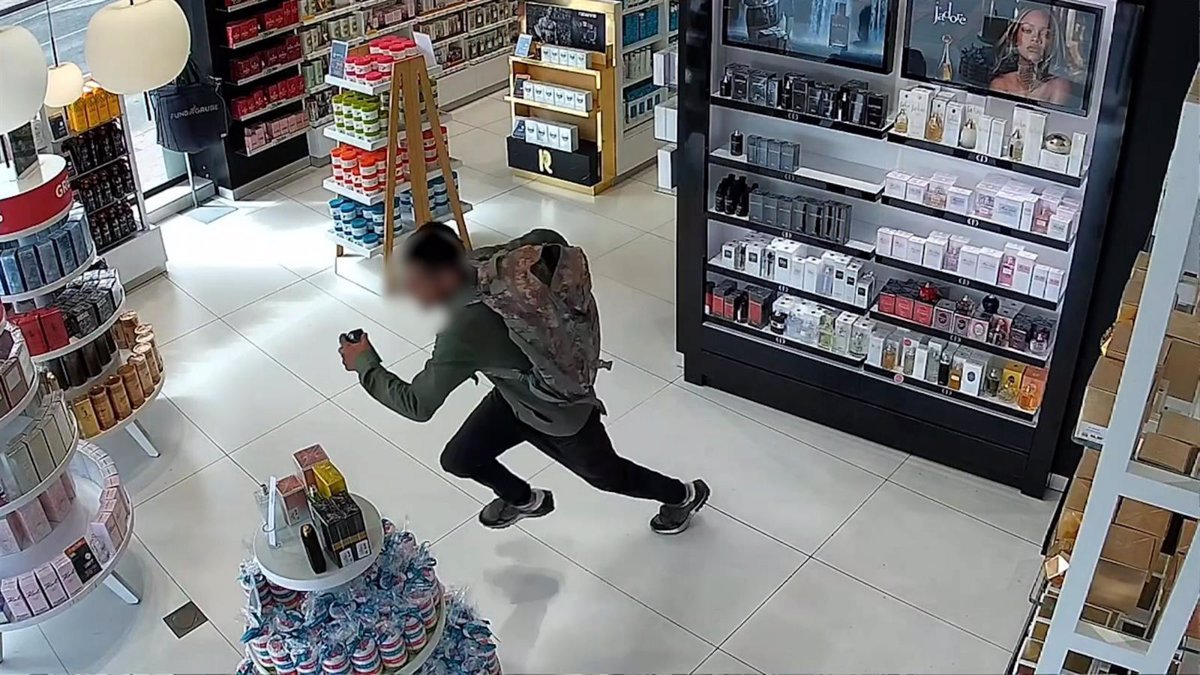 Hombre detenido por robo con intimidación y múltiples hurtos en Corralejo