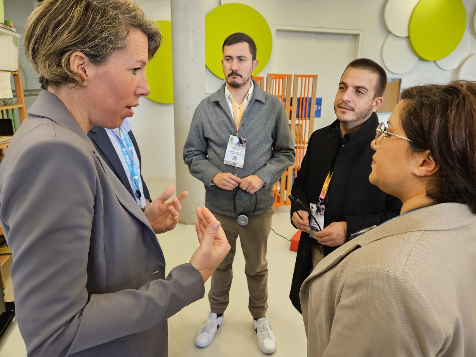 La Laguna intercambia experiencias con Bruselas sobre políticas educativas y de bienestar emocional
