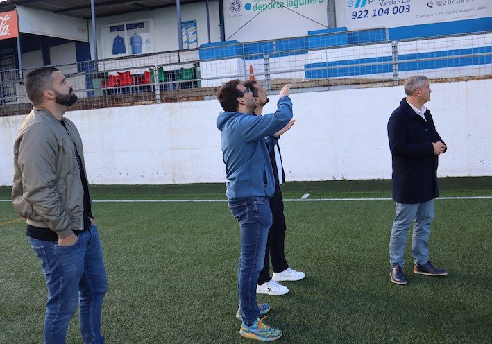 La Laguna renueva iluminación del campo de fútbol de Tejina con tecnología LED.