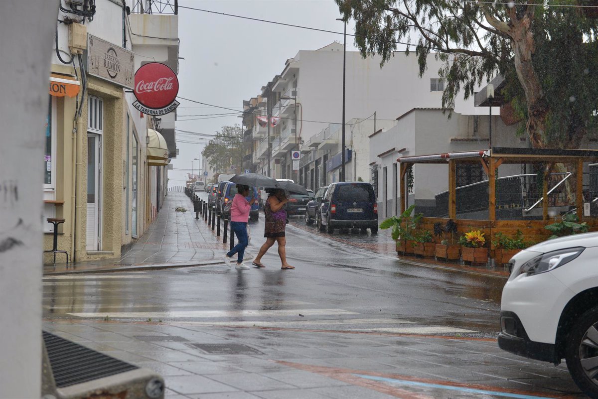 La aproximación de una borrasca traerá lluvias fuertes a Canarias este domingo.