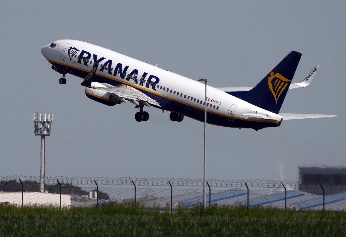 Ryanair denuncia a pasajero por fingir ser diplomático de la ONU en vuelo