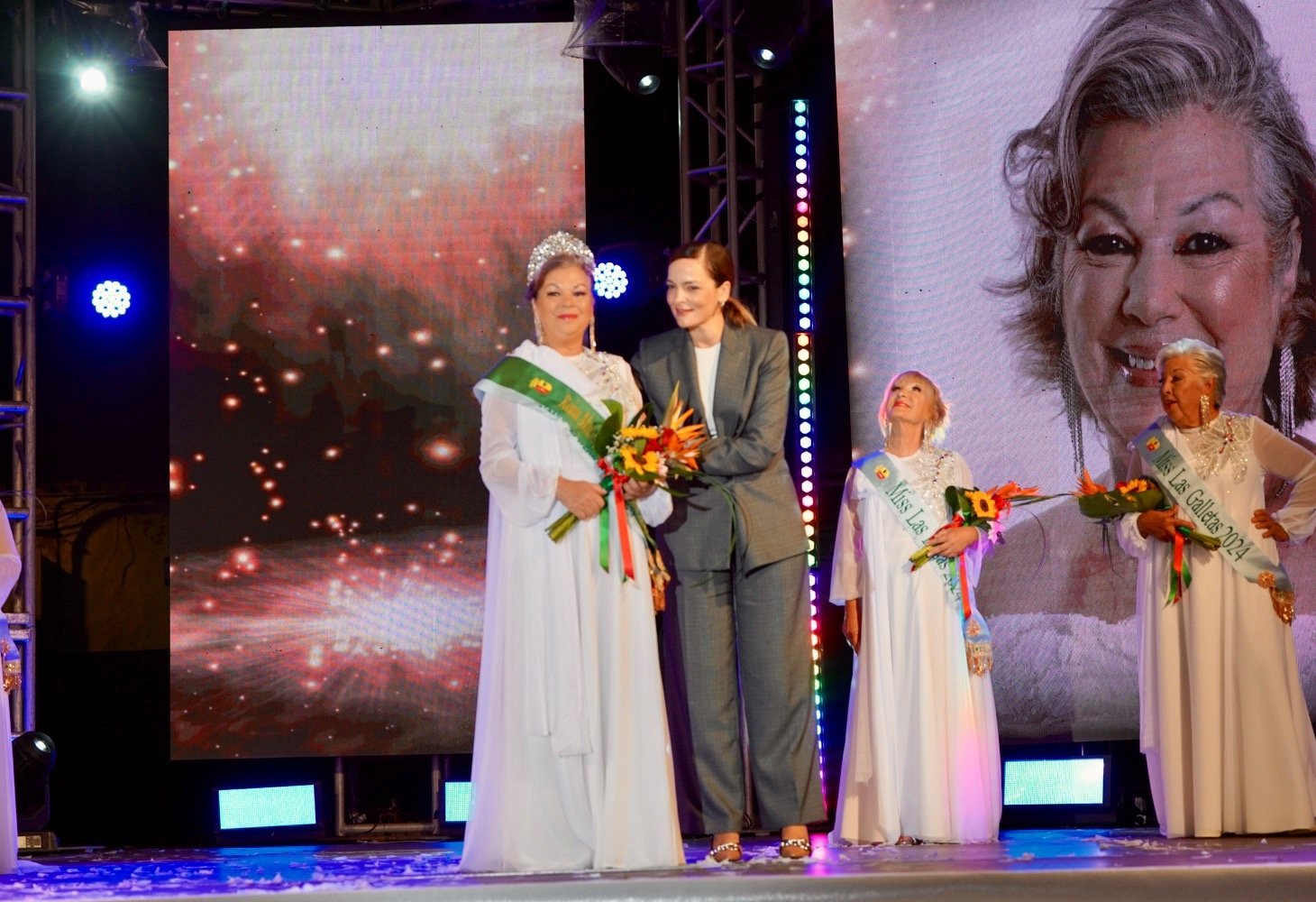 María Isabel Romero Martín es coronada Reina Municipal de los Mayores en Arona 2024