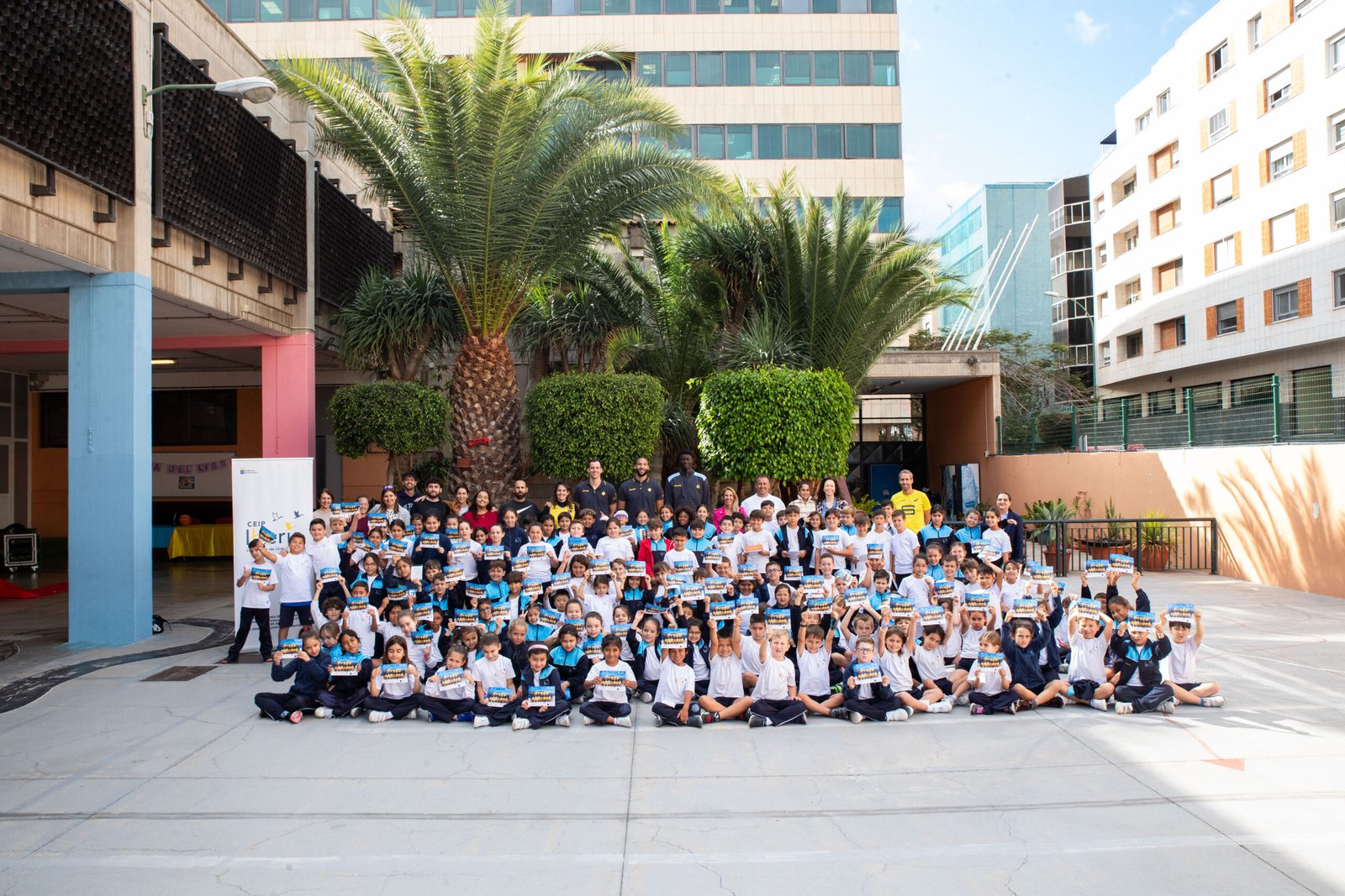 Visita emocional de la canasta de Gran Canaria a Ceip Iberia