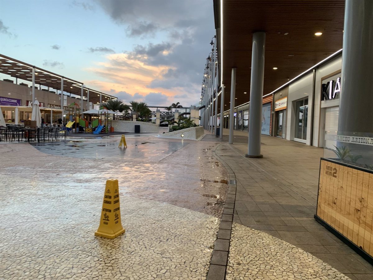Canarias con intervalos nubosos y lluvias débiles