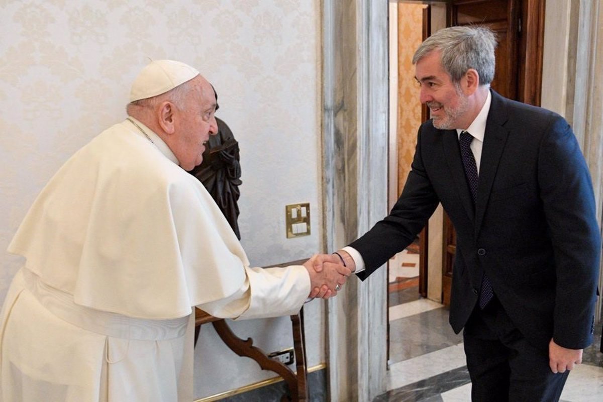 Clavijo lamenta la muerte de Francisco y destaca su preocupación por la inmigración en Canarias