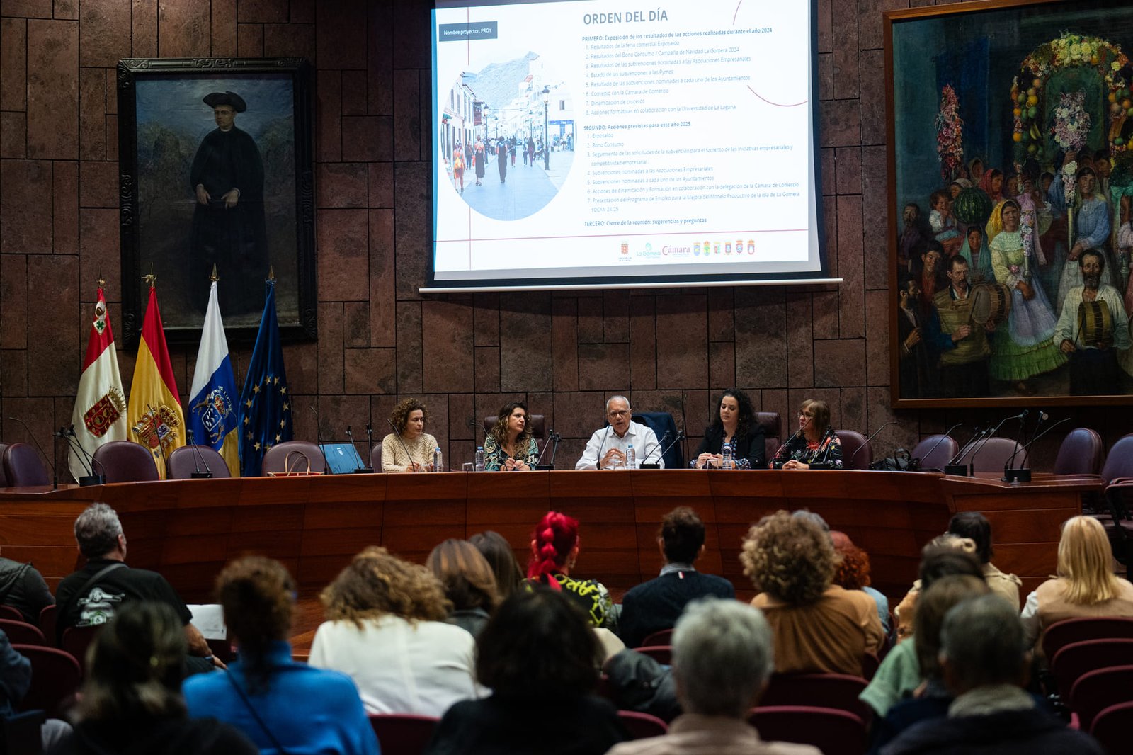 El Cabildo se reúne con empresarios para planificar el Bono Consumo