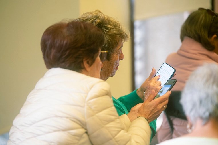 Mayores y FES unen esfuerzos por la alfabetización digital en La Laguna
