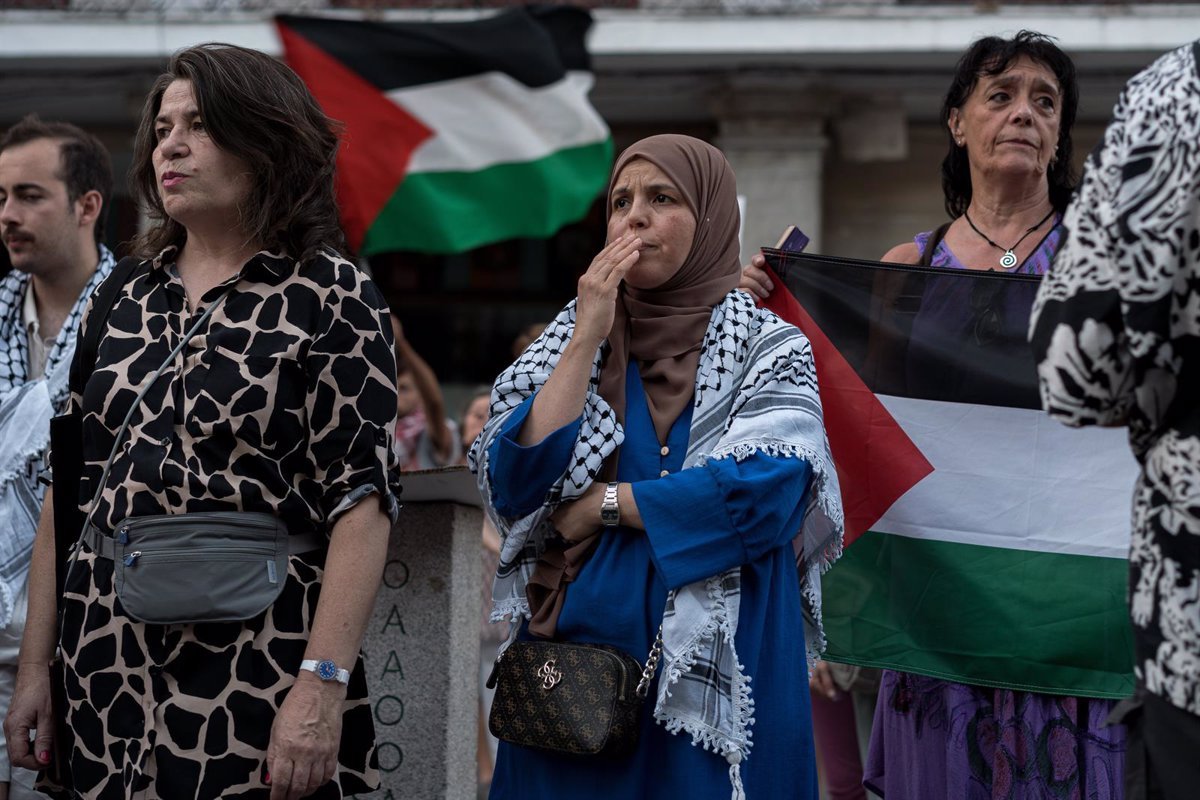 Piden a colegios de médicos de Canarias pronunciarse contra ataques a sanitarios palestinos en Gaza.