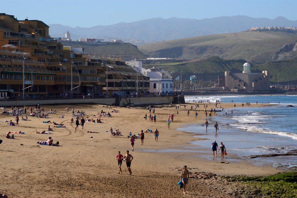 Predominio de cielos poco nubosos y temperaturas estables en Canarias