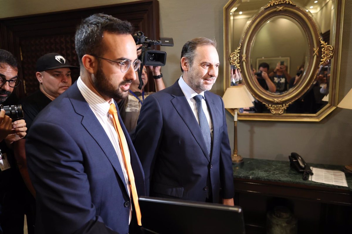 Ábalos denies any relationship with the Government of the Canary Islands or intermediating for the purchase of sanitary material