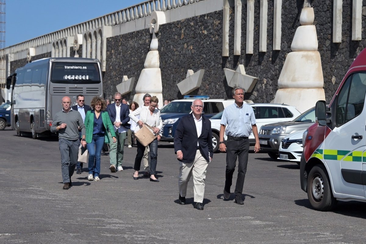 El Gobierno central destaca la solidaridad de El Hierro con los migrantes y espera más apoyo de la UE y CCAA