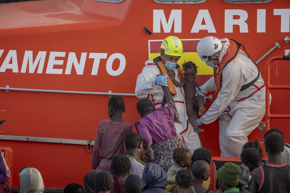 El Gobierno propone protocolo de asistencia a menores migrantes en Canarias