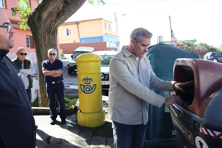 La Laguna aumenta recogida de residuos orgánicos con contenedor canelo