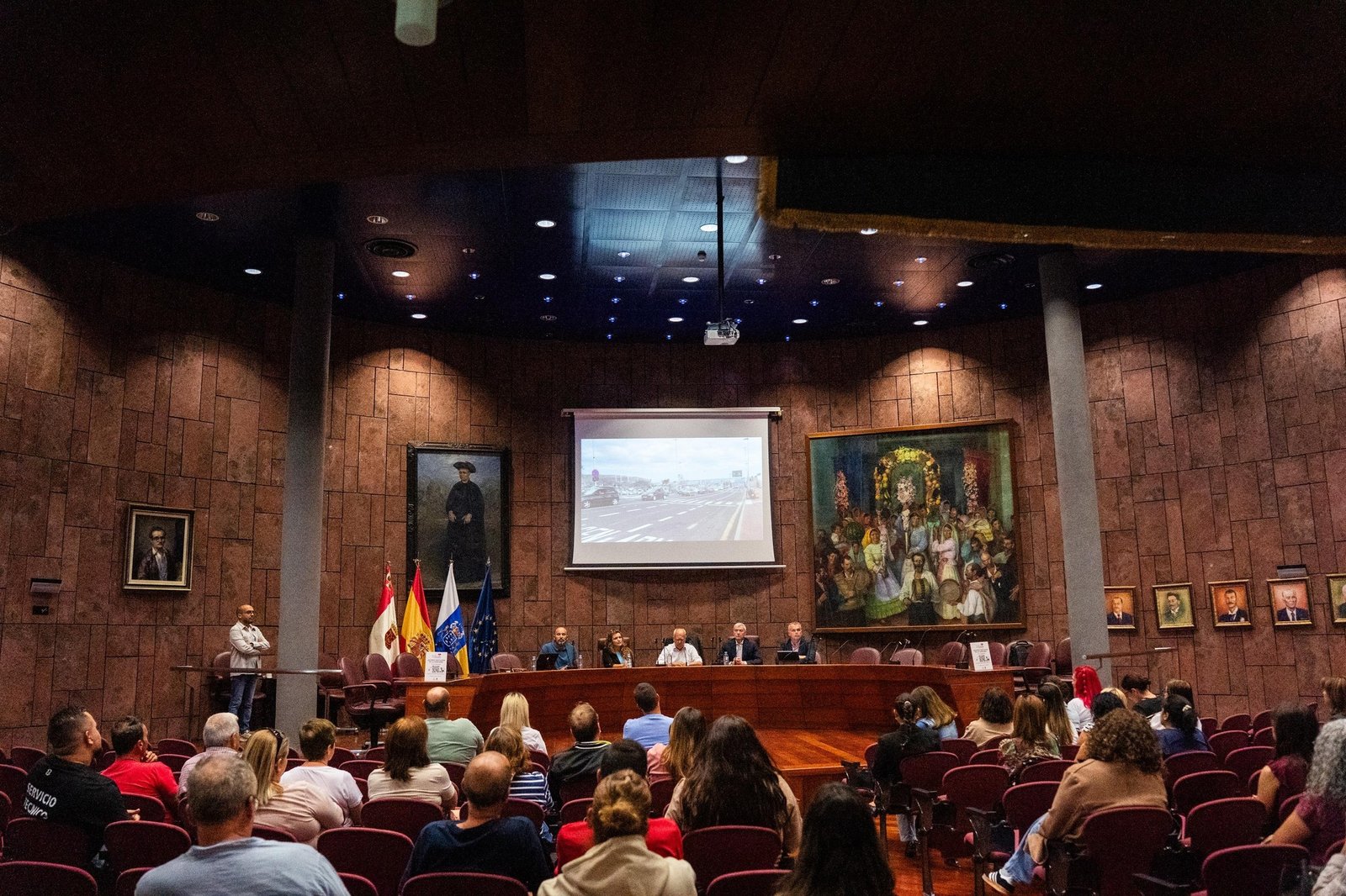Reuniones del Cabildo con sector empresarial para Bono Consumo