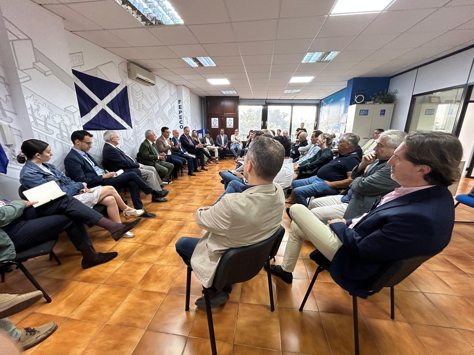 Noticias del Gobierno de Canarias: Reunión para agilizar licencias de obras