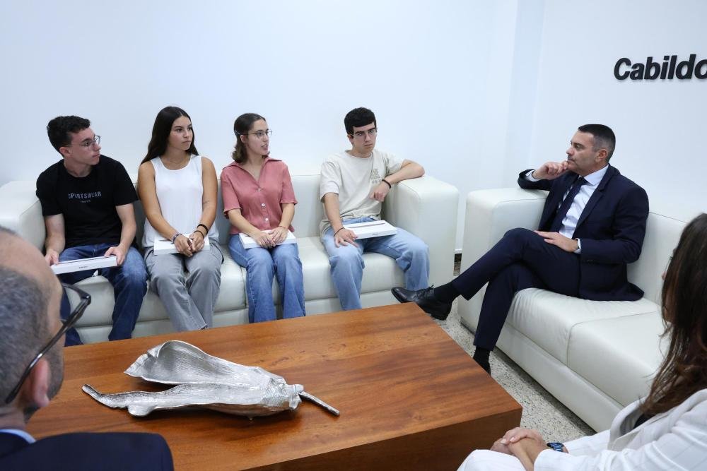 Reconocimiento a estudiantes destacados en la PAU en Lanzarote