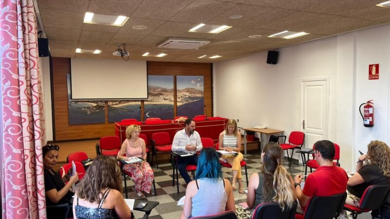 La Concejalía de Educación llega a 4.600 alumnos de Secundaria con intervenciones formativas en Arona.