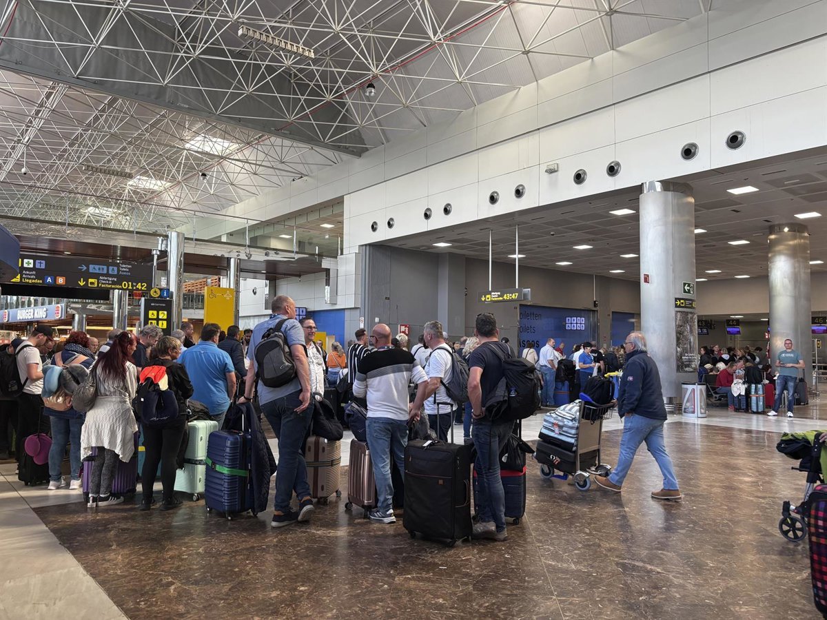 Adverse weather conditions force diversion of 22 flights in Tenerife airports