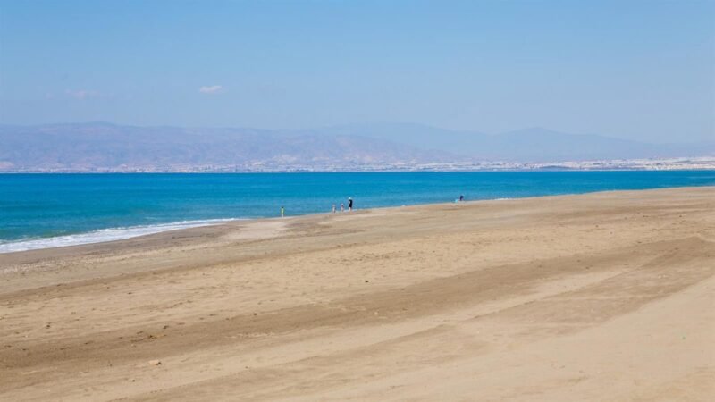 Almería se une a otros destinos en proyecto para desestacionalizar turismo en playas.