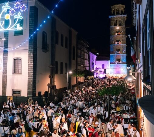 Baile de Magos histórico por San Benito Abad en La Laguna: 680 mesas y tres ambientes