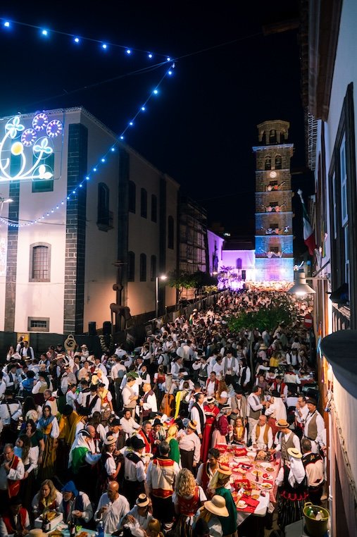 Baile de Magos histórico por San Benito Abad en La Laguna: 680 mesas y tres ambientes