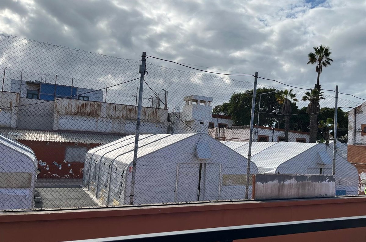 CC reitera que el acuartelamiento ‘Canarias 50’ debe ser solo de tránsito para menores migrantes