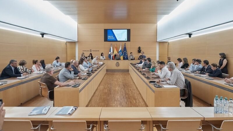 Cabildo de Tenerife y ayuntamientos se comprometen a trabajar en equipo por el bien de la isla