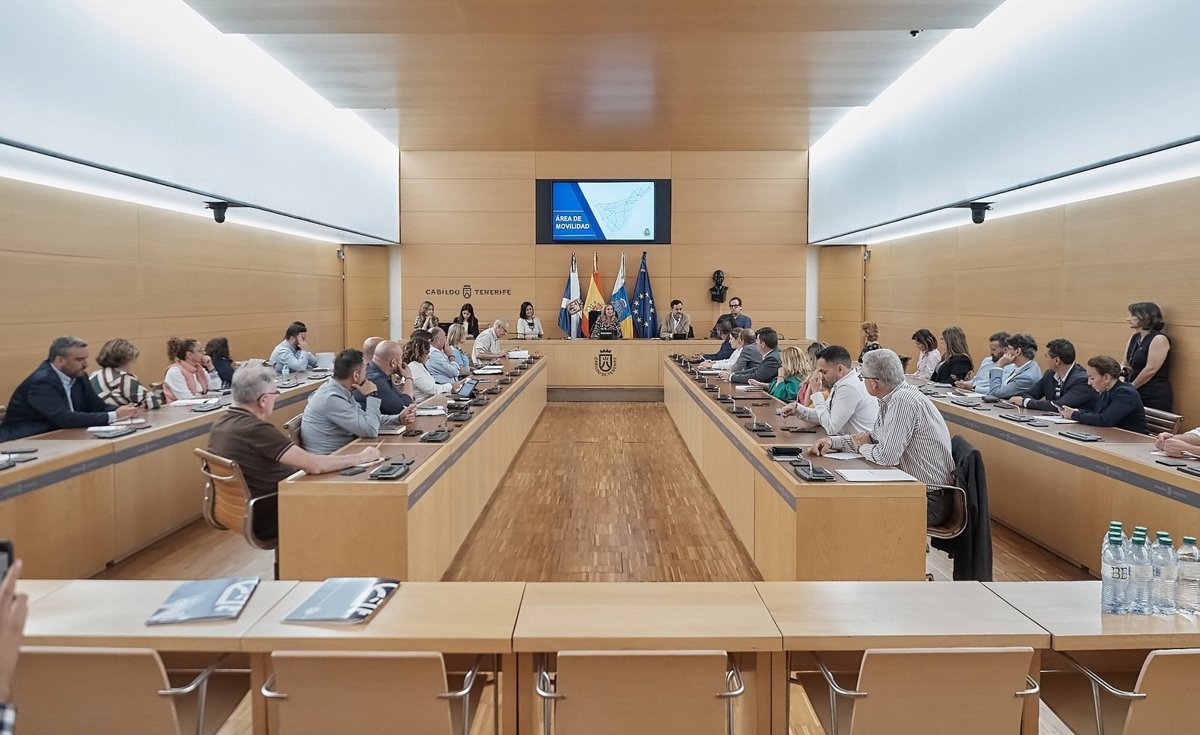 Cabildo de Tenerife y ayuntamientos se comprometen a trabajar en equipo por el bien de la isla