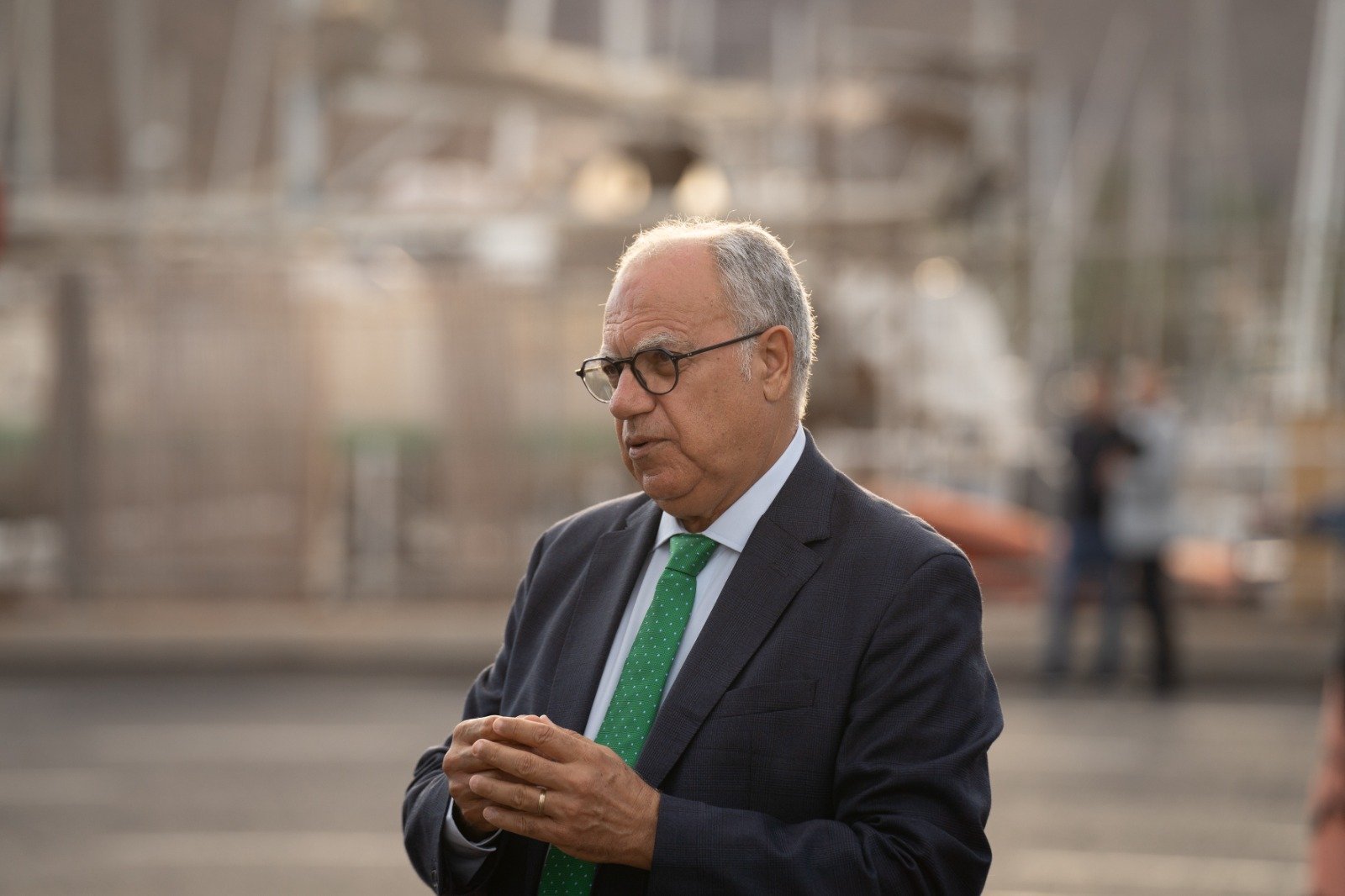 Curbelo busca regular tráfico marítimo en Puerto de Los Cristianos