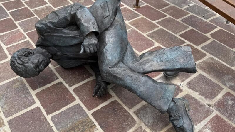 Destrozan escultura de Pedro García Cabrera en Vallehermoso, La Gomera