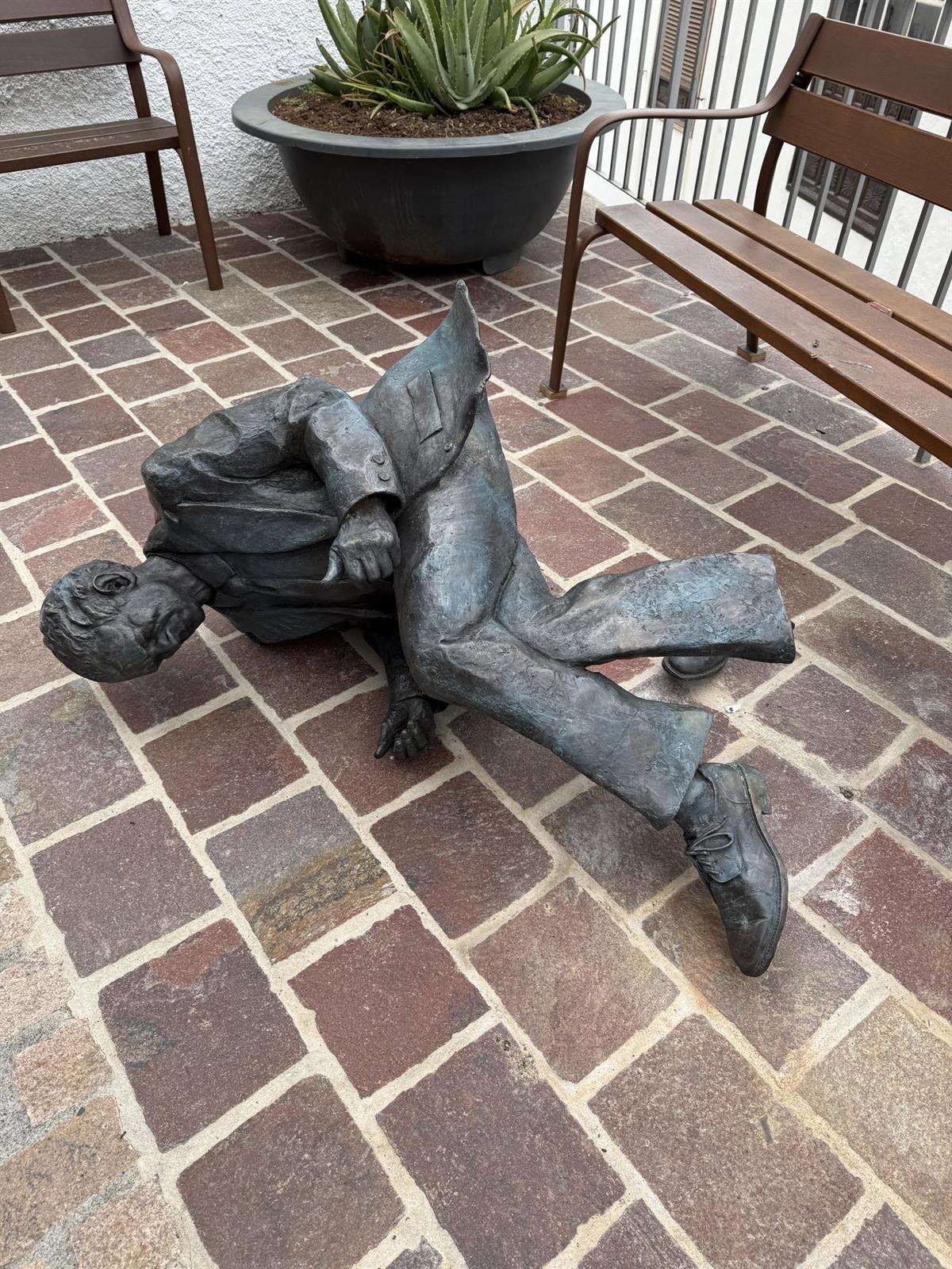 Destrozan escultura de Pedro García Cabrera en Vallehermoso, La Gomera