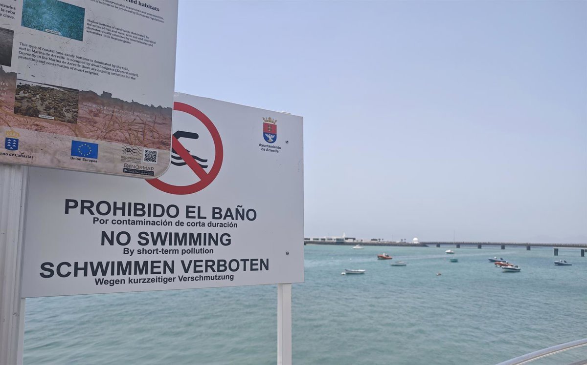 El Área de Salud de Lanzarote desaconseja baño en aguas cerca del muelle de La Pescadería
