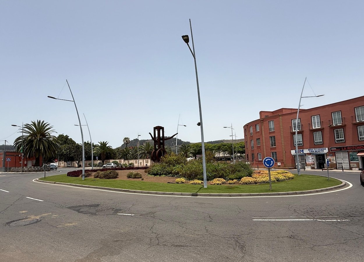 El Ayuntamiento reasfaltará la rotonda de San Benito