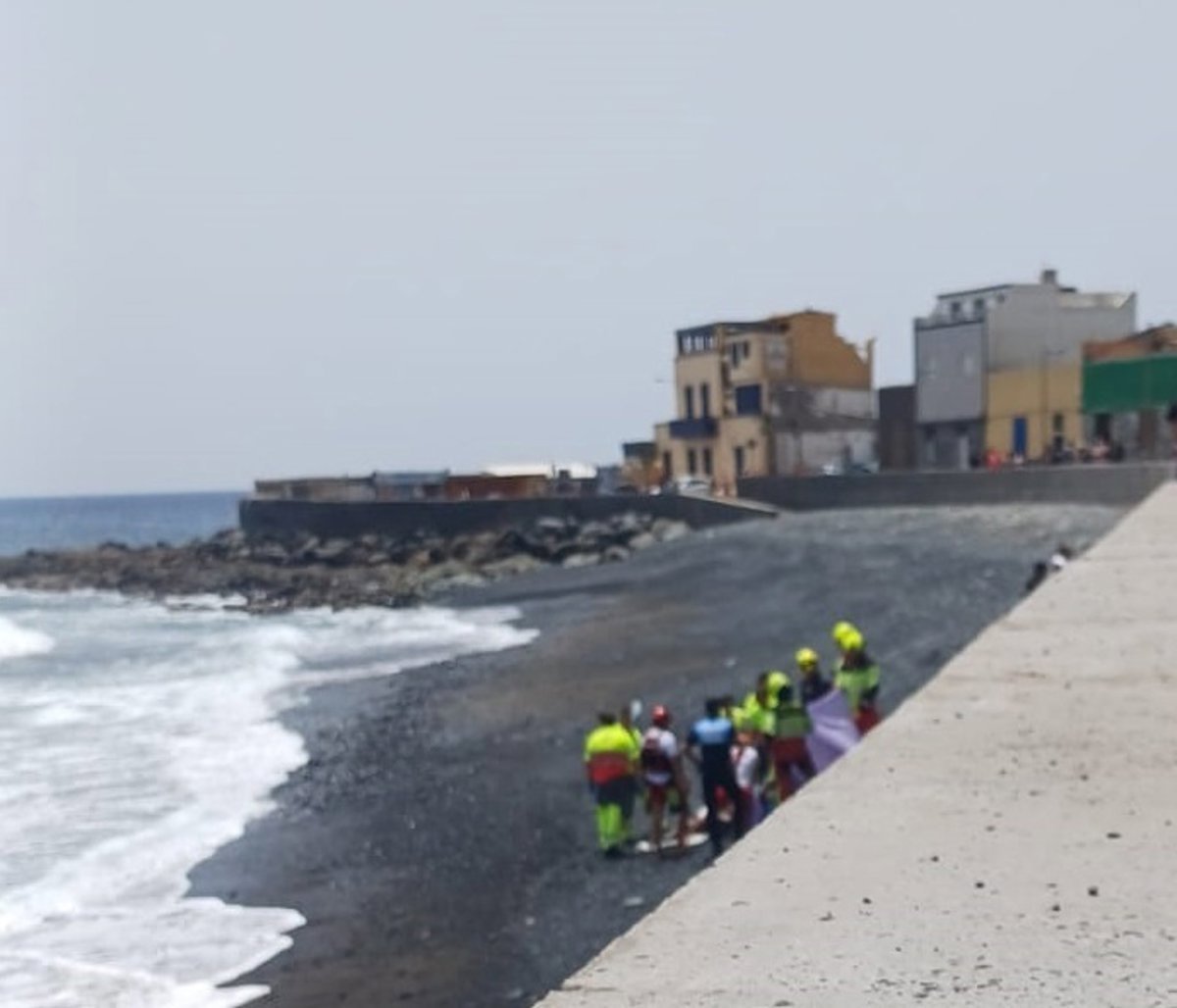 Fallecido y herido tras ser rescatados del mar en San Cristóbal, Las Palmas.