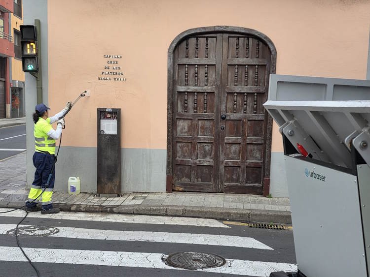 La lucha contra los grafitis vandálicos en La Laguna