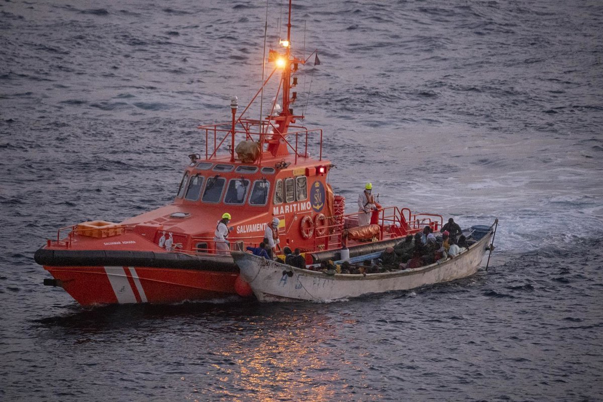Llega un cayuco con 54 migrantes a El Hierro tras más de un mes.