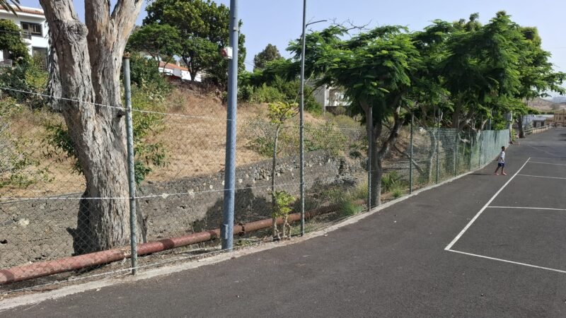 Reparación de vallados en instalaciones deportivas municipales de La Laguna